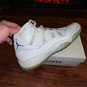 Men’s Jordan retro 11s legend blues sz 12,